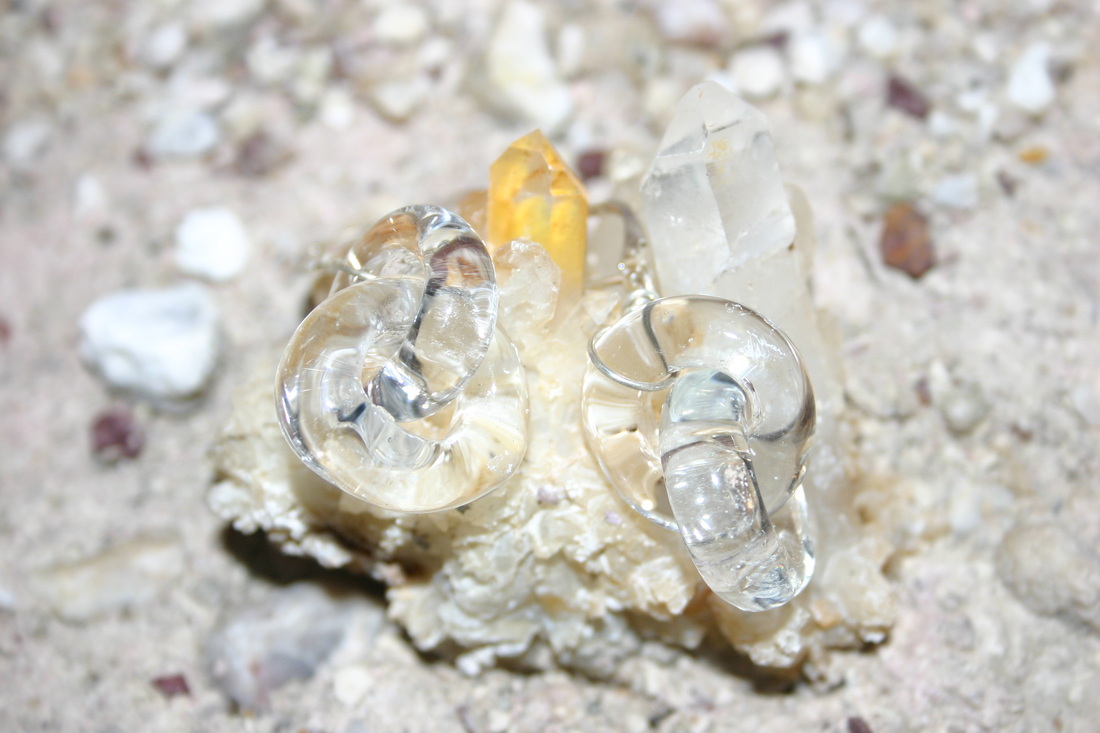 clear pryex glass- interlocking rings